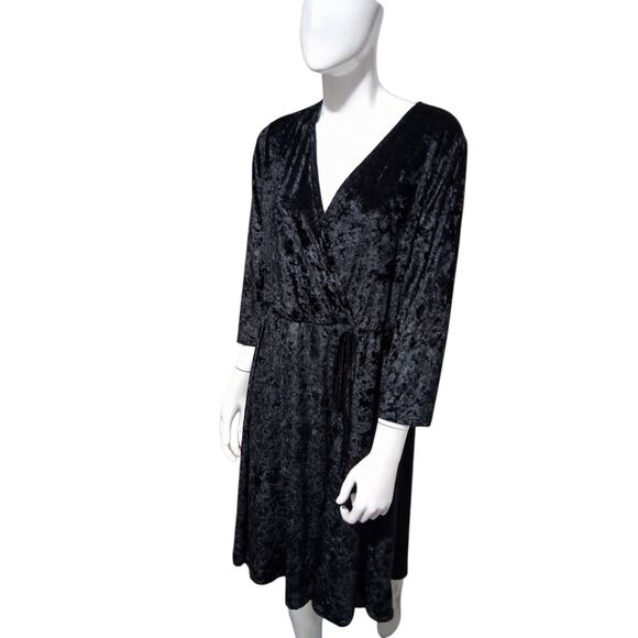 Torrid Women’s size 1X Whimsigoth Crushed Velvet V-Neck Witchy Faux Wrap Dress - Picture 7 of 11